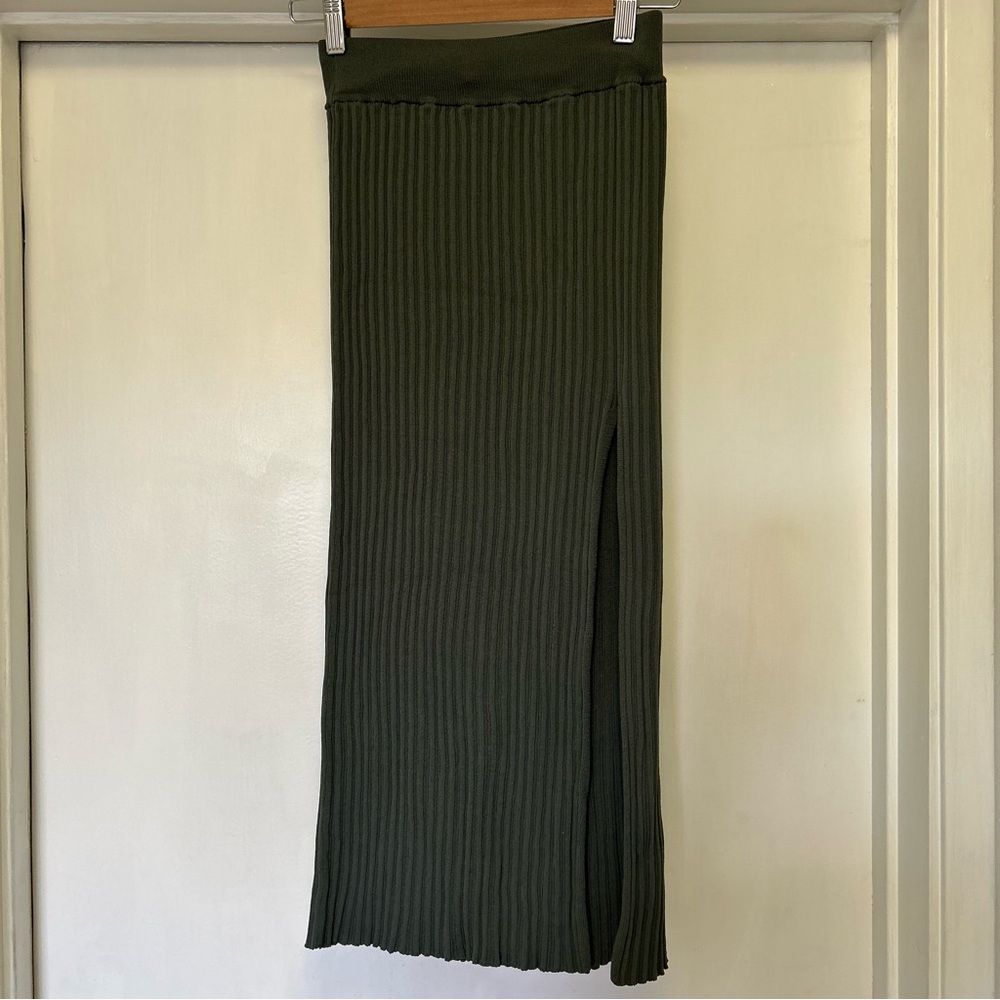 Wilfred Aritzia Ribbed Knit Midi Skirt XS Green Stretch Pull On Minimalist